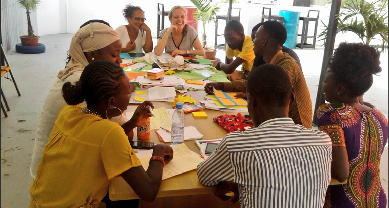 Photo d'un atelier d'ecriture pour les Jeunes Leaders senegalais