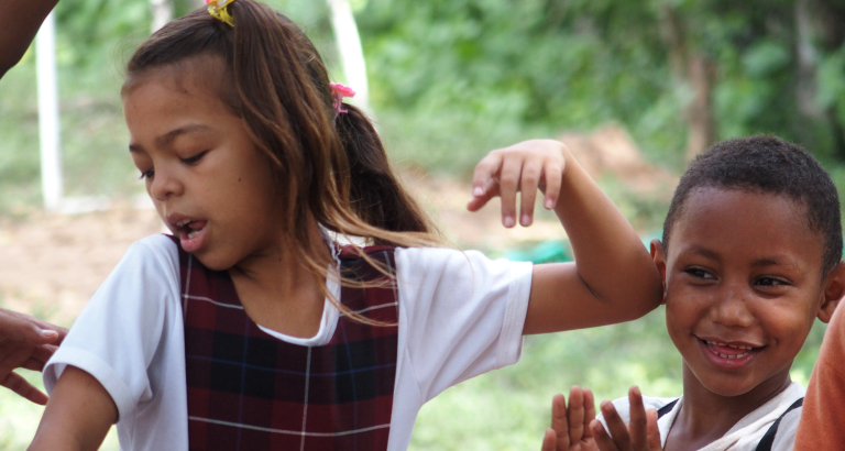 Photo d'une jeune fille qui danse